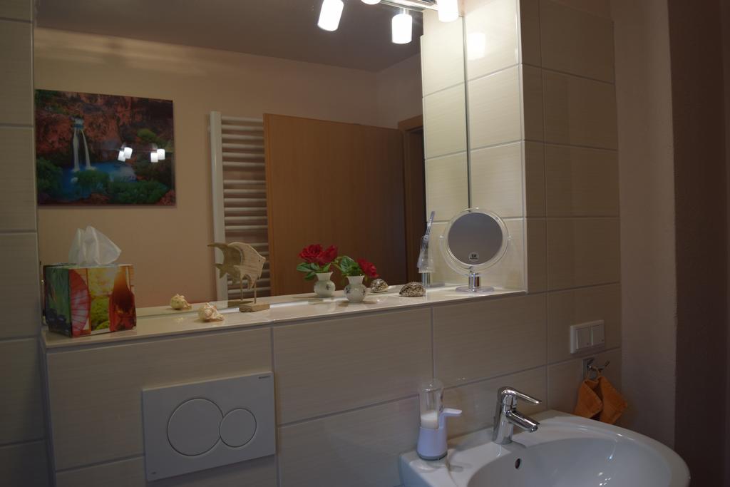 Nichtraucherferienwohnung-Neckarblick Ze-2022-74-Wz-118A Heidelberg Bagian luar foto